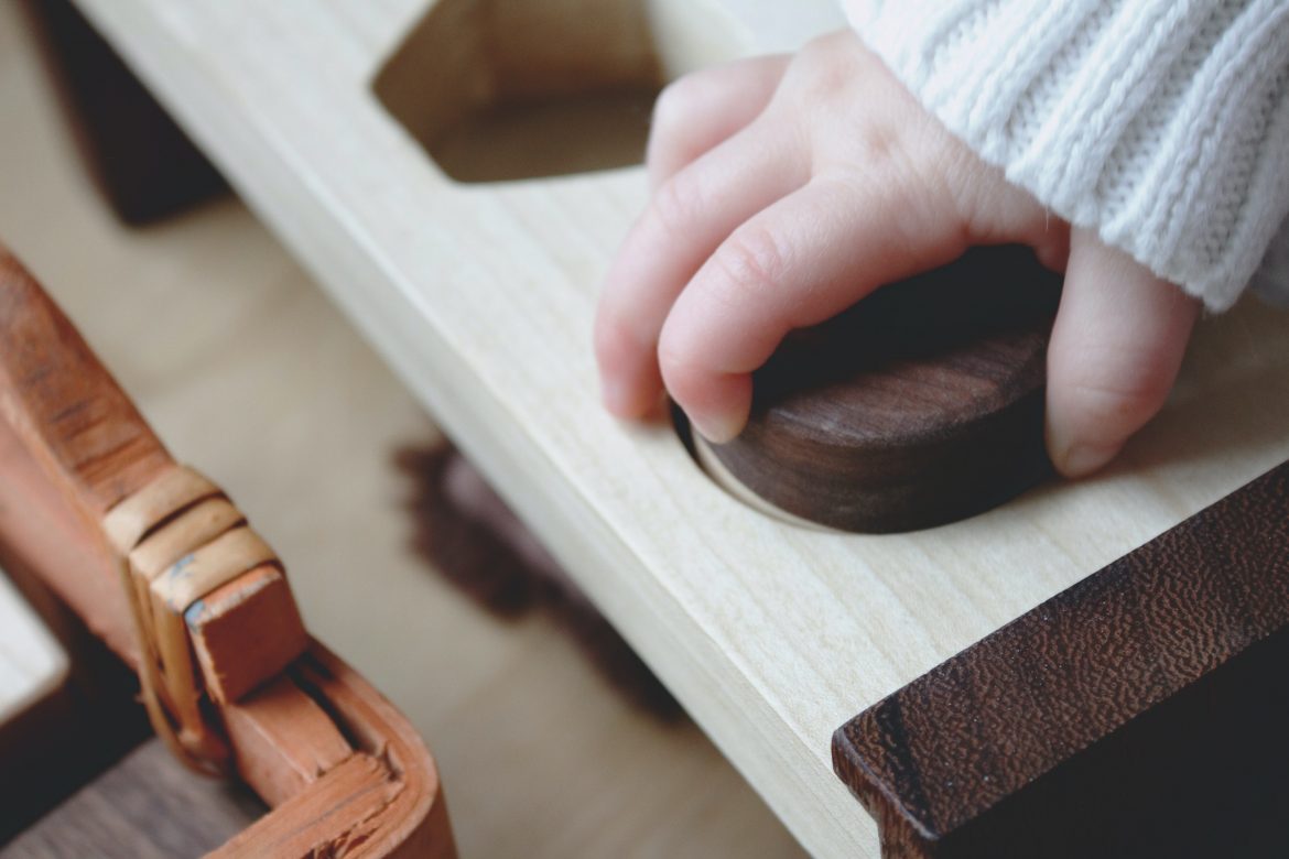 Juguetes y muebles Montessori